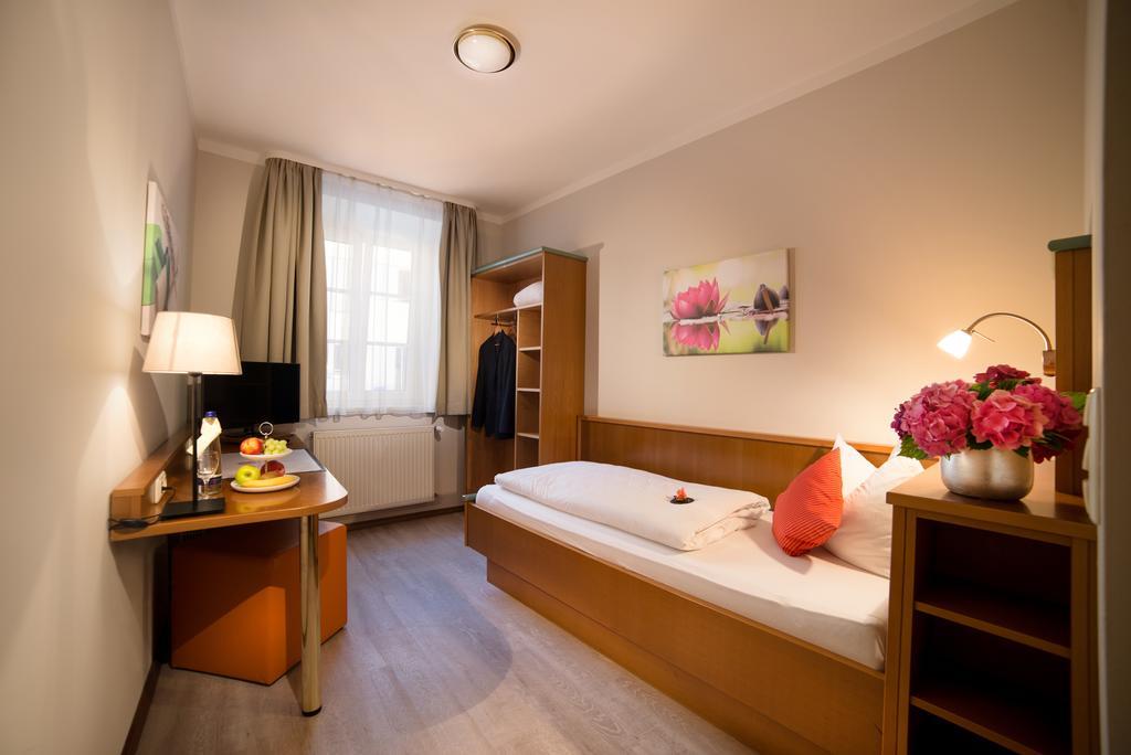 Boardinghouse Pfarrkirchen Hotel Exterior foto